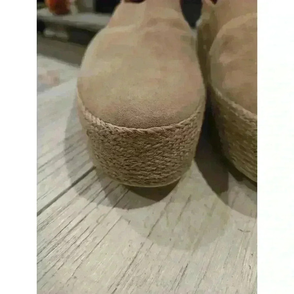 Vince Women's Beige  Suede Espadrille Slip-On Flats Size 8 Casual Chic - Picture 3 of 11